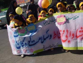 پياده روي مهد كودكيهاي كاشمر به مناسبت هفته بهداشت روان
