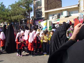 پياده روي مهد كودكيهاي كاشمر به مناسبت هفته بهداشت روان